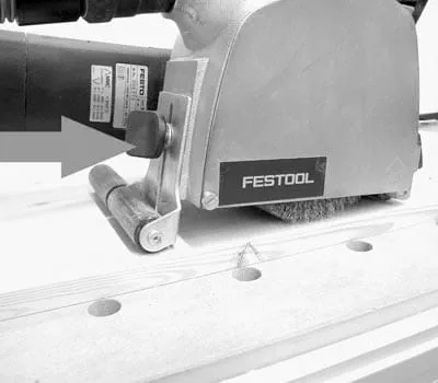 Ustawić wymaganą głębokość strukturowania za pomocą tylnego pokrętła do ustawiania