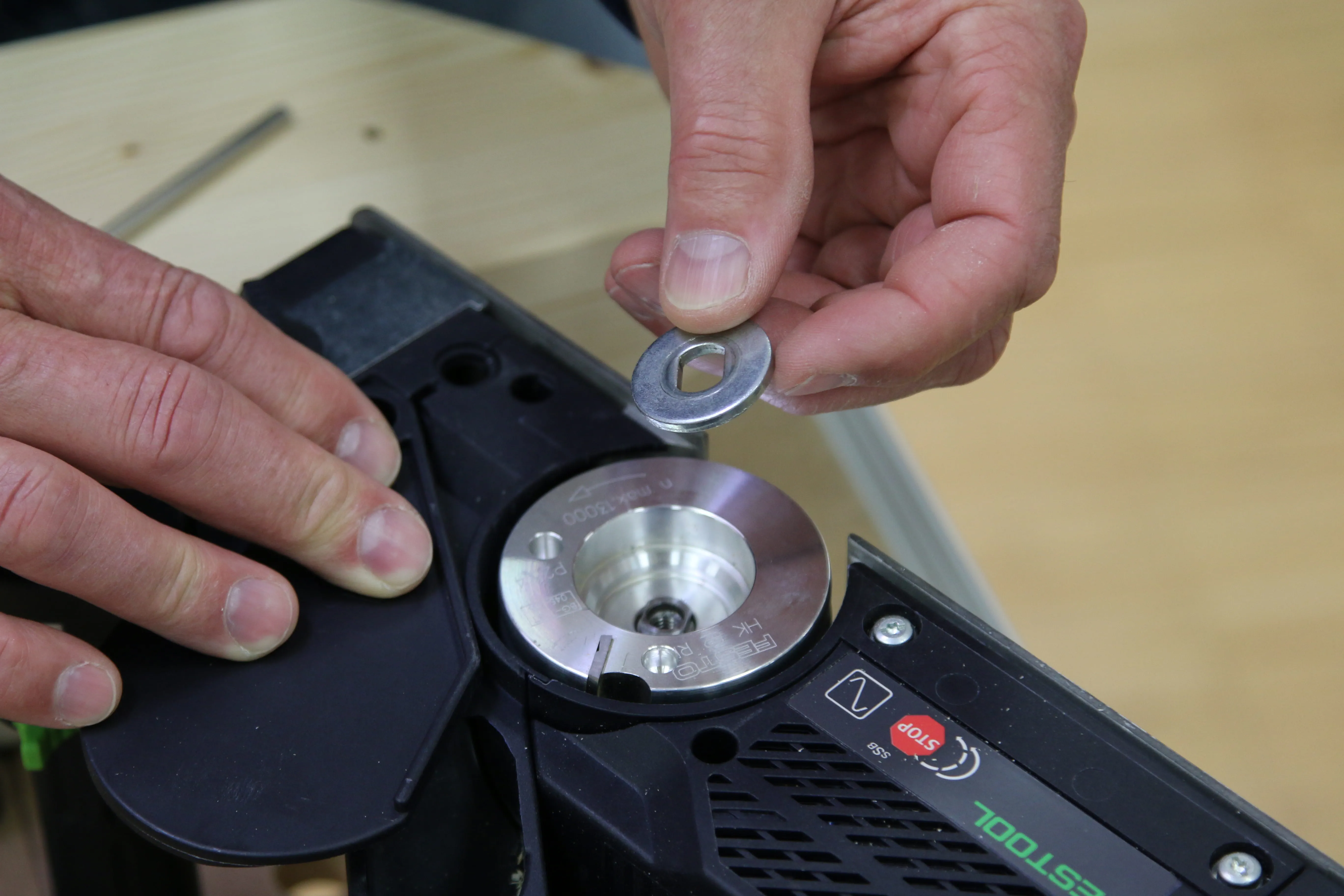 Montaż kołnierza mocującego