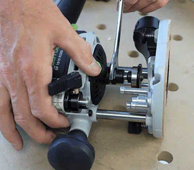 Ustawianie frezarki górnowrzecionowej