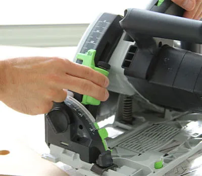 Założyć tarczę pilarską z zębem drobnym.