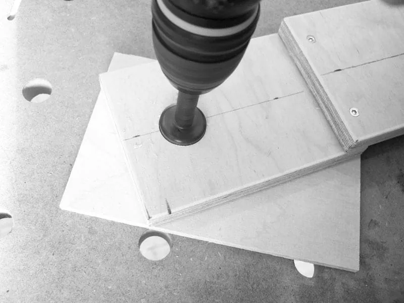 Montaż tulei kopiującej na frezarce górnowrzecionowej