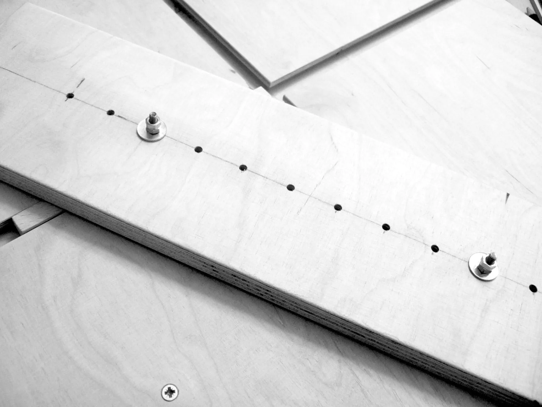 Umieszczanie śrub w otworach