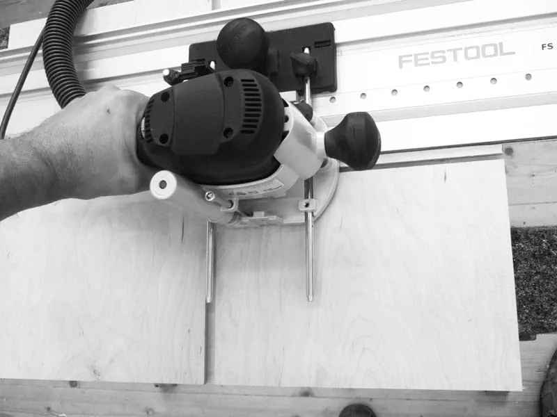 Frezowanie rowków wpustowych "T" w płytkach Multiplex