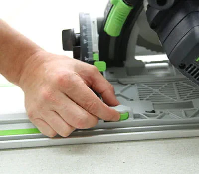 Ustawianie ręcznej pilarki tarczowej