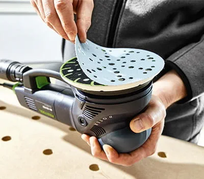 Montaż materiału ściernego