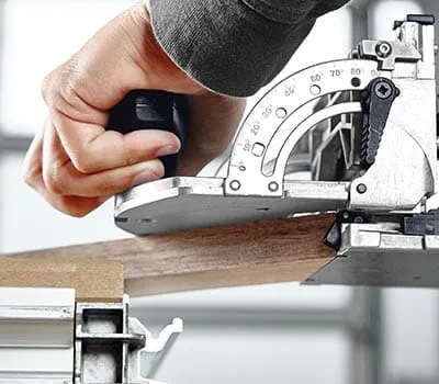 Dla uzyskania większej stabilności zalecane jest użycie dwóch łączników na każde połączenie narożne