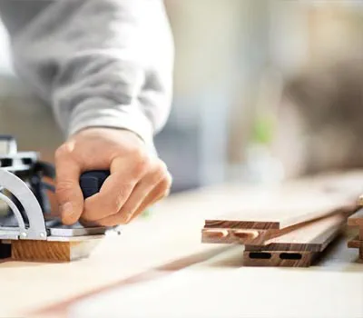 W przypadku, gdy w ramie mają zostać wyfrezowane wręgi lub rowki, głębokość wręgu przy frezowaniu otworów pod łączniki powinna być uprzednio zsumowana