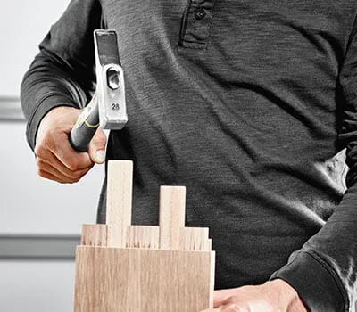 Sfazować łącznik na obrzeżach przy pomocy klocka szlifierskiego