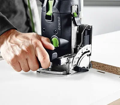 Wyfrezować pierwszy otwór pod łącznik