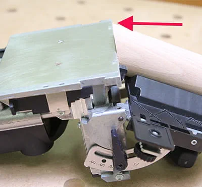 Ustawianie wysokości stołu frezarki