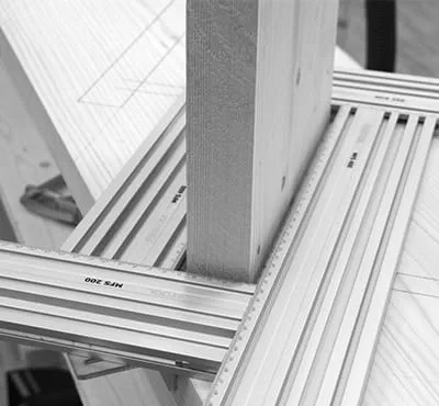 Frezowanie w policzkach schodów