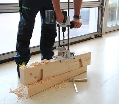 Wykonanie dodatkowych otworów w belkach