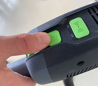 W razie potrzeby włączyć oświetlenie LED