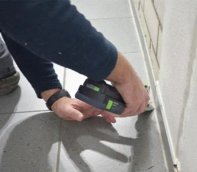 Usuwanie fug silikonowych