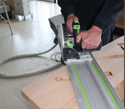 Docinanie elementów policzka