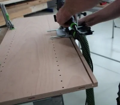 Frezowanie wpustu w ściance tylnej