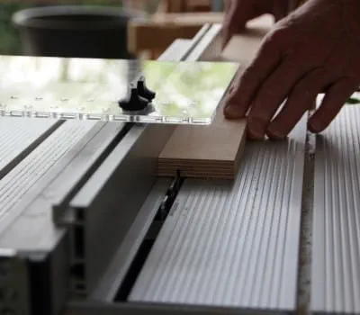 Wykonanie wpustów w spodzie szuflady