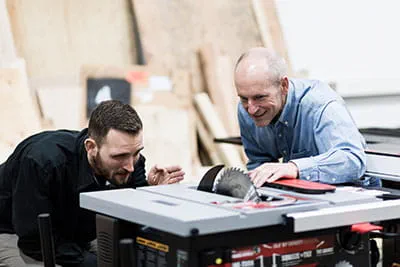 Stolikowa pilarka tarczowa z technologią SawStop