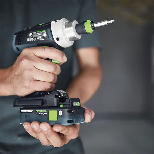 Mocowanie akumulatora w akumulatorowej wkrętarce firmy Festool.