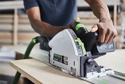 Technologia SawStop w stołowej pilarce tarczowej TKS 80 firmy Festool