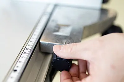 Technologia SawStop w stołowej pilarce tarczowej TKS 80 firmy Festool