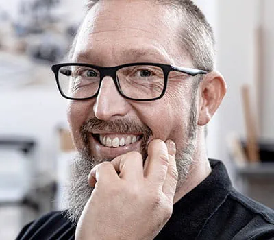 Rzemieślnik Johannes Feldhoff, który uległ wypadkowi