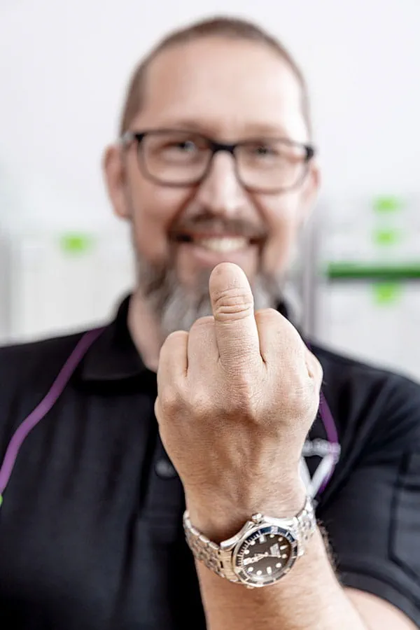 Rzemieślnik Johannes Feldhoff, który uległ wypadkowi