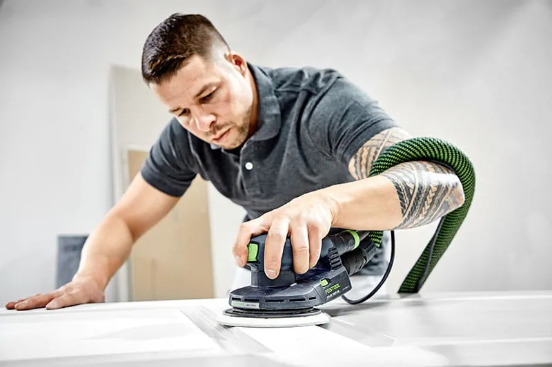 Szlifowanie za pomocą szlifierki mimośrodowej ETS EC 125 lub 150 firmy Festool
