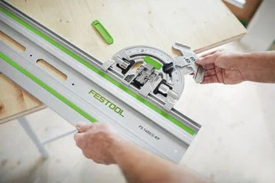 Nowa szyna prowadząca FS 2.0 firmy Festool z przykładnicą kątową