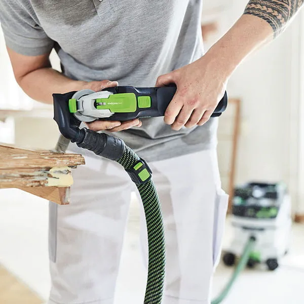 Akumulatorowe urządzenie wielofunkcyjne Vecturo OSC18 Festool w użyciu