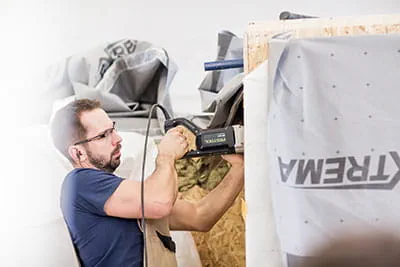 Obróbka ścian domów prefabrykowanych wykonywana jest za pomocą narzędzi Festool.